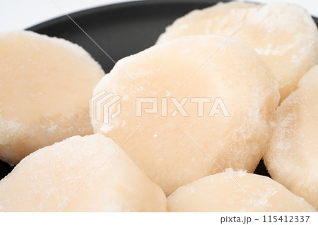 冷凍のホタテ貝柱のクローズアップ 115412337