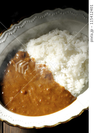 熱々カレーライスの単品撮影 115412401