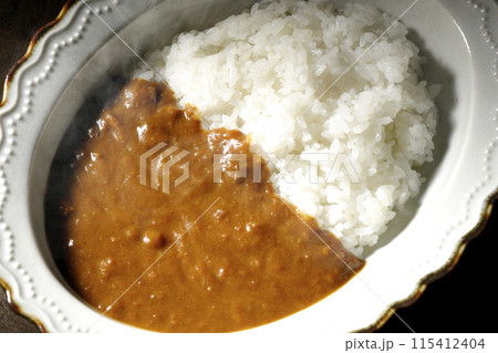 熱々カレーライスの単品撮影 熱々カレーライスの単品撮影 115412404