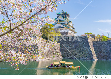 【春の大阪城公園】大阪城天守閣と御座船【桜】 【春の大阪城公園】大阪城天守閣と御座船【桜】 115412679