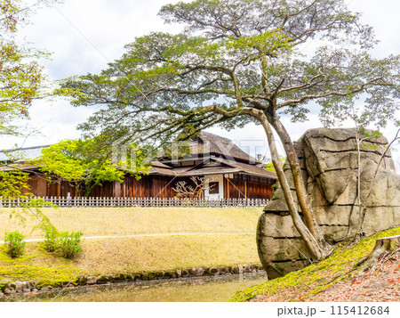 春の岡山 後楽園の趣深い景色 花葉の池から延養亭を望む 春の岡山 後楽園の趣深い景色 花葉の池から延養亭を望む 115412684