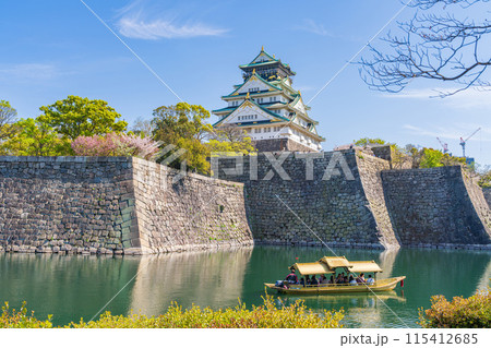 【春の大阪城公園】大阪城天守閣と御座船 【春の大阪城公園】大阪城天守閣と御座船 115412685