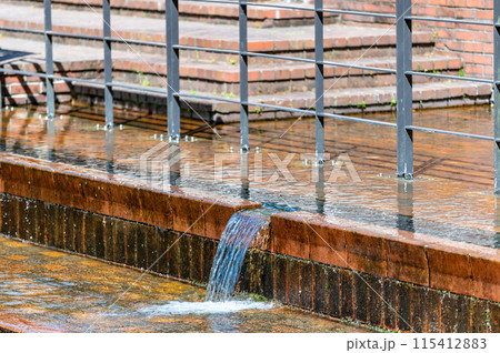 人工の小さな滝 人工の小さな滝 115412883