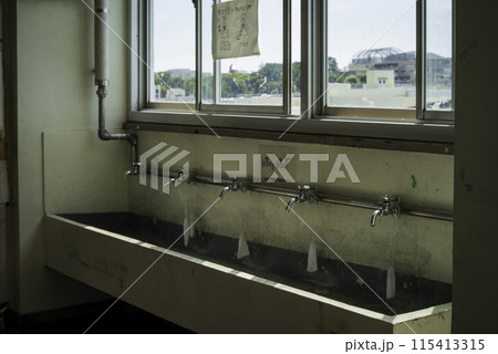 元学校だった場所の水飲み場　 115413315