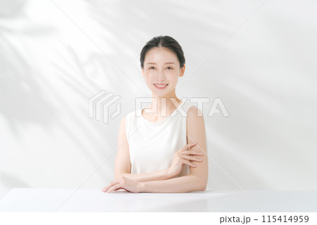 きれいな30代女性の写真 きれいな30代女性の写真 115414959