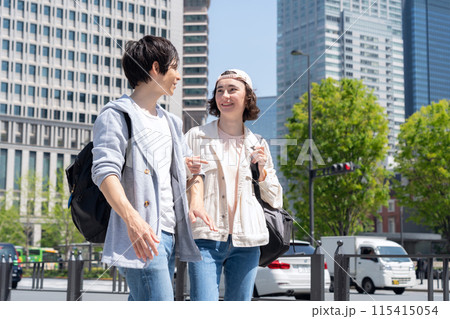 東京を旅行する外国人観光客のカップル（インバウンド） 115415054