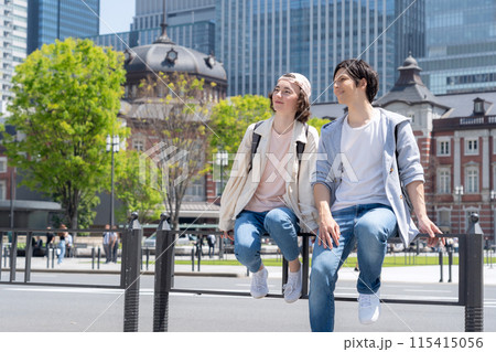 東京を旅行する外国人観光客のカップル(インバウンド) 東京を旅行する外国人観光客のカップル(インバウンド) 115415056