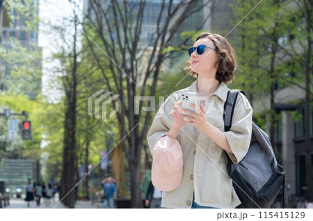 東京を旅行する外国人観光客(インバウンド) 東京を旅行する外国人観光客(インバウンド) 115415129