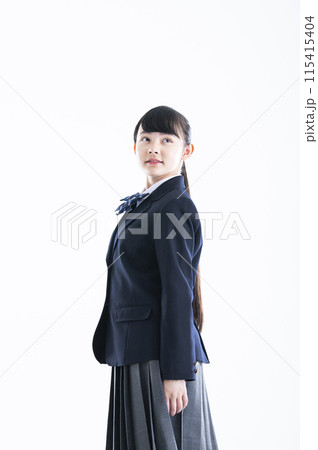 女子中学生のポートレート 115415404