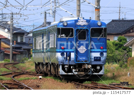 【JR西日本】キロ47形「あめつち」(山陰本線:直江駅) 【JR西日本】キロ47形「あめつち」(山陰本線:直江駅) 115417577