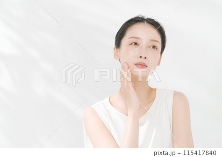 若い女性のビューティーイメージ 115417840