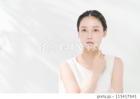 若い女性のビューティーイメージ 115417843