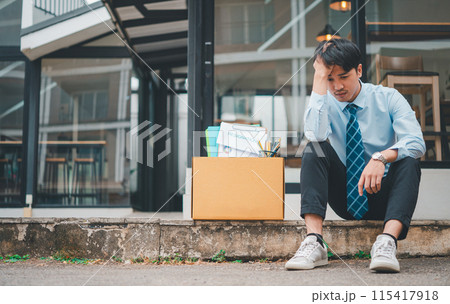 Young company employee stressed After resigning from work to find a new job , was fired by the company or when the employment contract expires, resulting in being unemployed 115417918