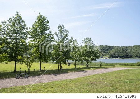 湖山池周辺をサイクリングで楽しむイメージ 湖山池周辺をサイクリングで楽しむイメージ 115418995