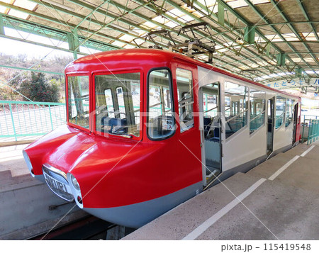 階段状の座席をもつ八栗ケーブル車両 階段状の座席をもつ八栗ケーブル車両 115419548
