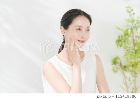 若い女性のビューティーイメージ 115419586