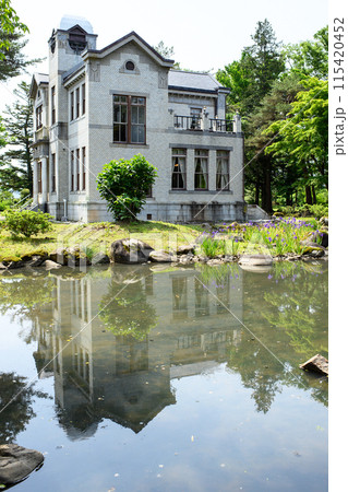 日本庭園の中の洋館　重要文化財　秋田県 115420452