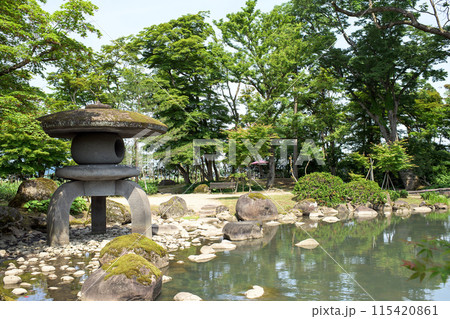 大型雪見灯篭 国指定名勝 旧池田氏庭園 秋田県 大型雪見灯篭 国指定名勝 旧池田氏庭園 秋田県 115420861