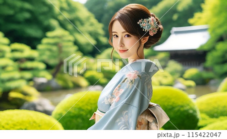 日本庭園と着物を着た女性 115422047