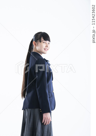 女子中学生のポートレート 115423602