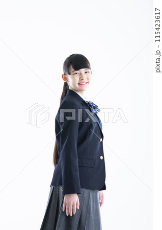 女子中学生のポートレート 115423617