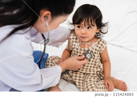 doctor using stethoscope to istening toddler's chest. baby health concept 115424893