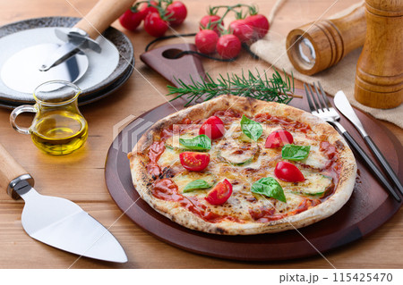 ピザ マルゲリータ ブォーノ イタリア語で『美味しい』を意味するBouno(ブォーノ)pizza ピザ マルゲリータ ブォーノ イタリア語で『美味しい』を意味するBouno(ブォーノ)pizza 115425470