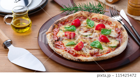 ピザ マルゲリータ ブォーノ イタリア語で『美味しい』を意味するBouno（ブォーノ）pizza 115425472