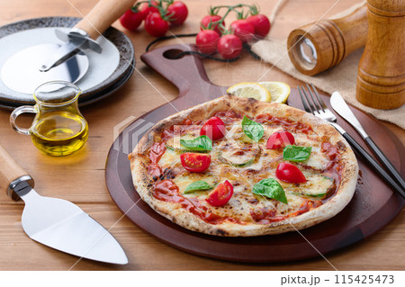 ピザ マルゲリータ ブォーノ イタリア語で『美味しい』を意味するBouno（ブォーノ）pizza 115425473