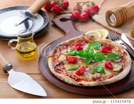 ピザ マルゲリータ ブォーノ イタリア語で『美味しい』を意味するBouno(ブォーノ)pizza ピザ マルゲリータ ブォーノ イタリア語で『美味しい』を意味するBouno(ブォーノ)pizza 115425478