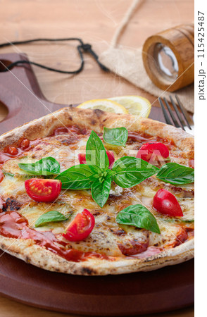 ピザ マルゲリータ ブォーノ イタリア語で『美味しい』を意味するBouno(ブォーノ)pizza ピザ マルゲリータ ブォーノ イタリア語で『美味しい』を意味するBouno(ブォーノ)pizza 115425487