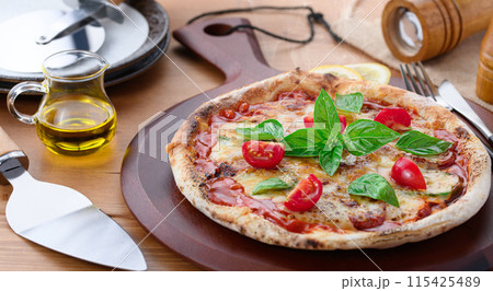 ピザ マルゲリータ ブォーノ イタリア語で『美味しい』を意味するBouno(ブォーノ)pizza ピザ マルゲリータ ブォーノ イタリア語で『美味しい』を意味するBouno(ブォーノ)pizza 115425489