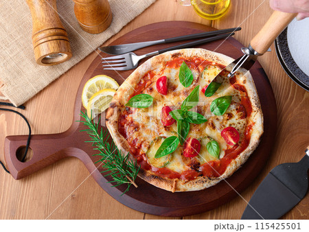 ピザ マルゲリータ ブォーノ イタリア語で『美味しい』を意味するBouno（ブォーノ）pizza 115425501