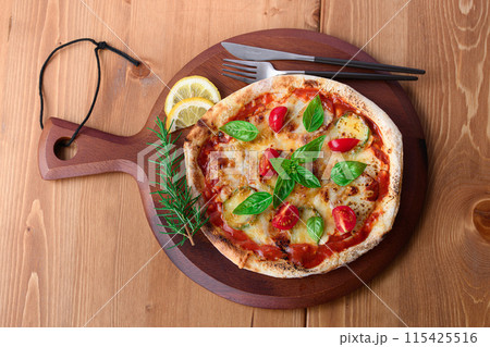 ピザ マルゲリータ ブォーノ イタリア語で『美味しい』を意味するBouno（ブォーノ）pizza 115425516