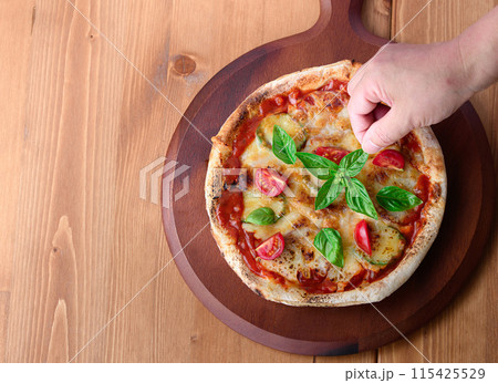 ピザ マルゲリータ ブォーノ イタリア語で『美味しい』を意味するBouno(ブォーノ)pizza ピザ マルゲリータ ブォーノ イタリア語で『美味しい』を意味するBouno(ブォーノ)pizza 115425529