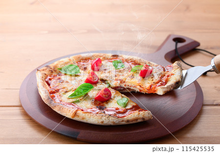 ピザ マルゲリータ ブォーノ イタリア語で『美味しい』を意味するBouno（ブォーノ）pizza 115425535