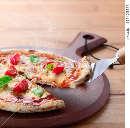 ピザ マルゲリータ ブォーノ イタリア語で『美味しい』を意味するBouno（ブォーノ）pizza 115425538