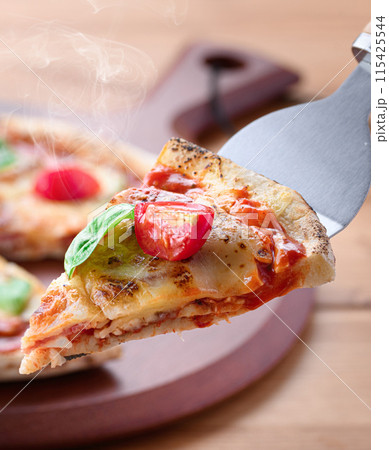 ピザ マルゲリータ ブォーノ イタリア語で『美味しい』を意味するBouno（ブォーノ）pizza 115425544