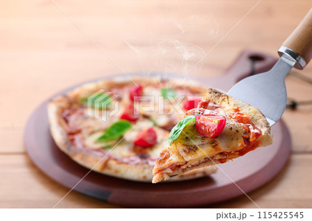 ピザ マルゲリータ ブォーノ イタリア語で『美味しい』を意味するBouno（ブォーノ）pizza 115425545