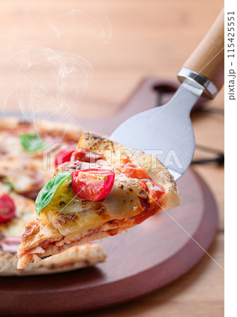 ピザ マルゲリータ ブォーノ イタリア語で『美味しい』を意味するBouno(ブォーノ)pizza ピザ マルゲリータ ブォーノ イタリア語で『美味しい』を意味するBouno(ブォーノ)pizza 115425551