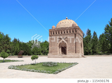 Mausoleum of the Samanids in Bukhara, Uzbekistan. Famous landmark Mausoleum of Ismail Samoniy, 9th - 10th centuries 115430176