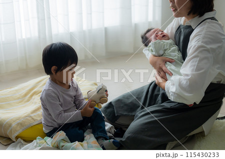 育児ストレスイメージ 115430233