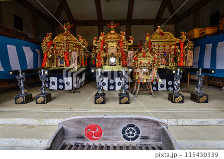 八坂神社　祇園祭　3基の神輿 115430339
