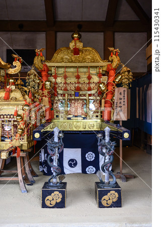八坂神社　祇園祭　3基の神輿 115430341