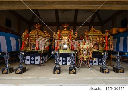 八坂神社　祇園祭　3基の神輿 115430352