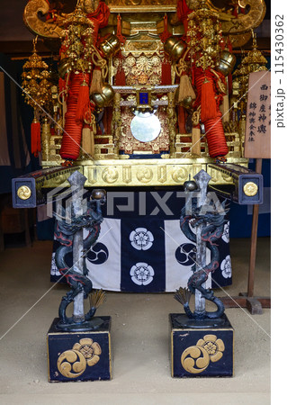 八坂神社　祇園祭　3基の神輿 115430362