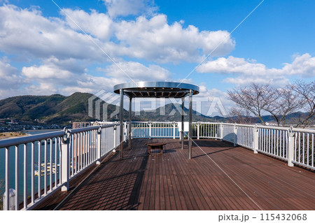 春の瀬戸内海 津田湾の展望(香川県さぬき市) 春の瀬戸内海 津田湾の展望(香川県さぬき市) 115432068