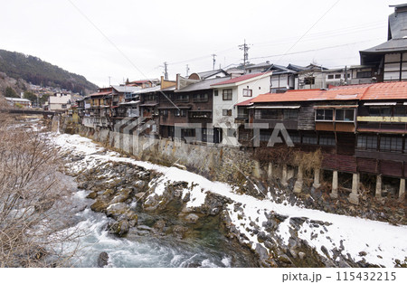 崖家造りの家並み 崖家造りの家並み 115432215