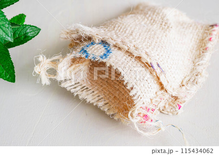 コーヒー豆袋でリメイク 115434062