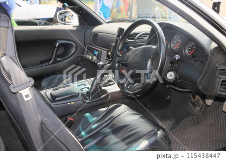 交通機動隊のパトカーの運転席 交通機動隊のパトカーの運転席 115438447
